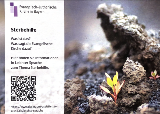 Ein junges Pflänzchen wächst aus Steinen, daneben ein QR-Code zur Telefonseelsorge